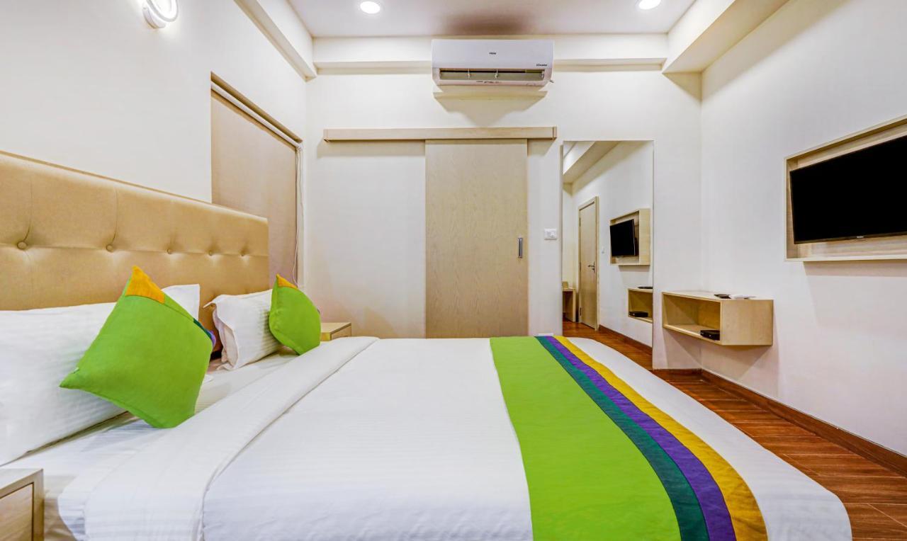 Treebo Galaxy Suites Mathikere Бангалор Екстериор снимка