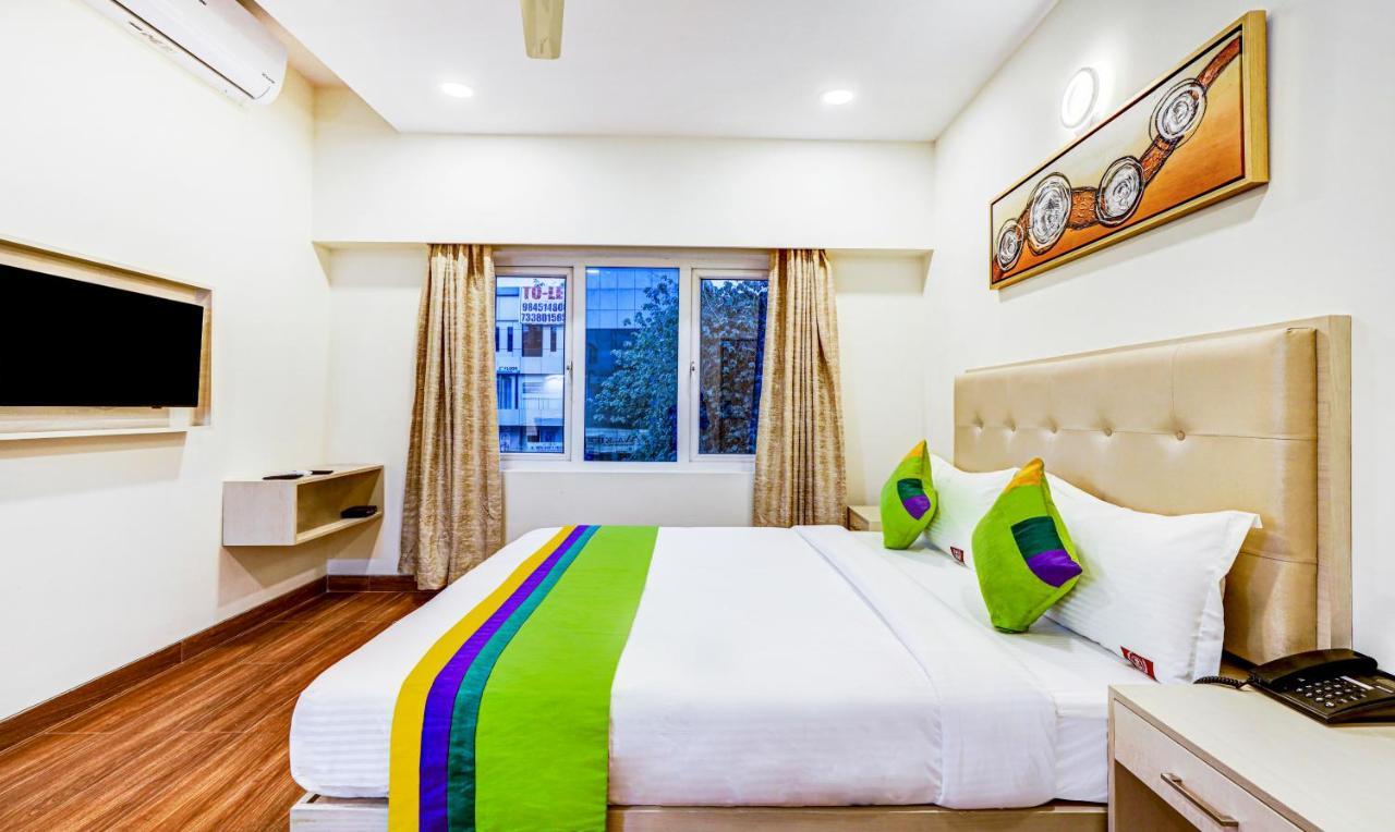Treebo Galaxy Suites Mathikere Бангалор Екстериор снимка