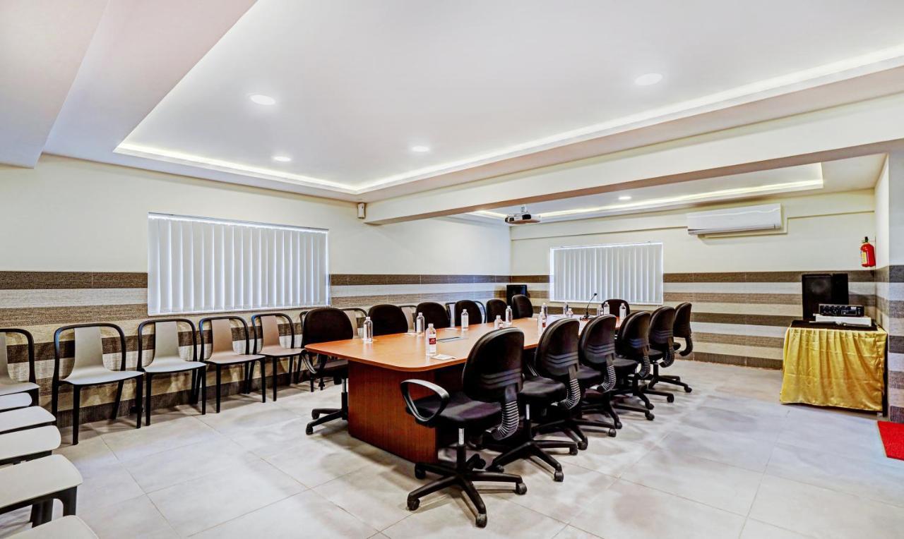 Treebo Galaxy Suites Mathikere Бангалор Екстериор снимка