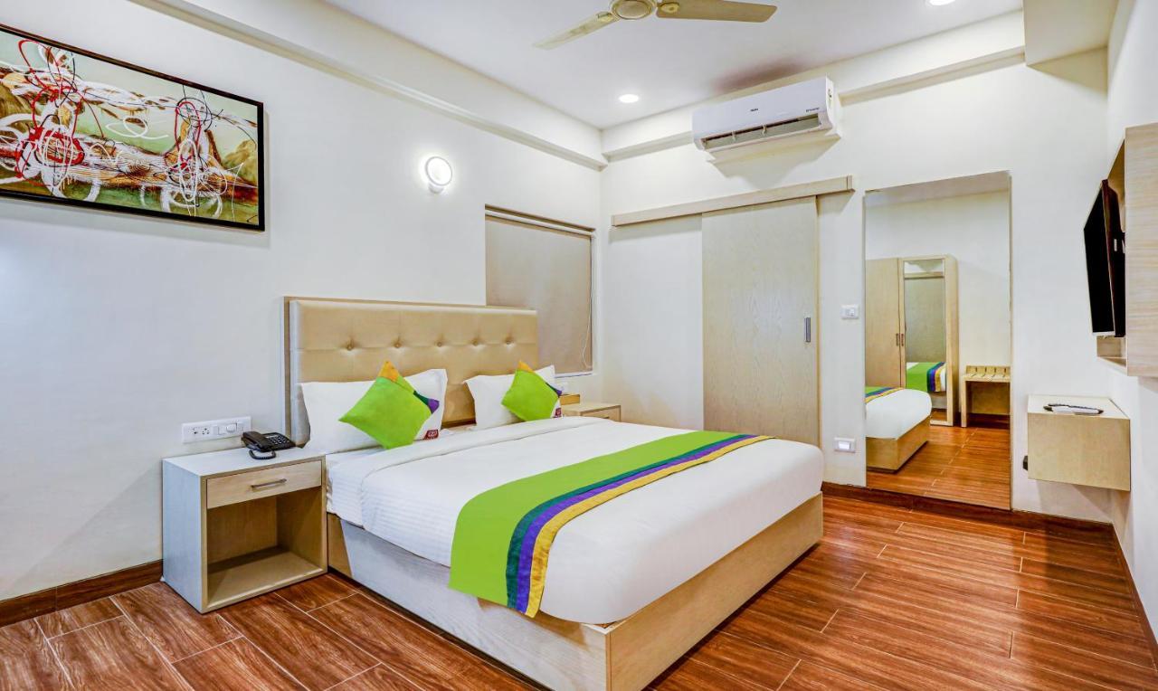 Treebo Galaxy Suites Mathikere Бангалор Екстериор снимка