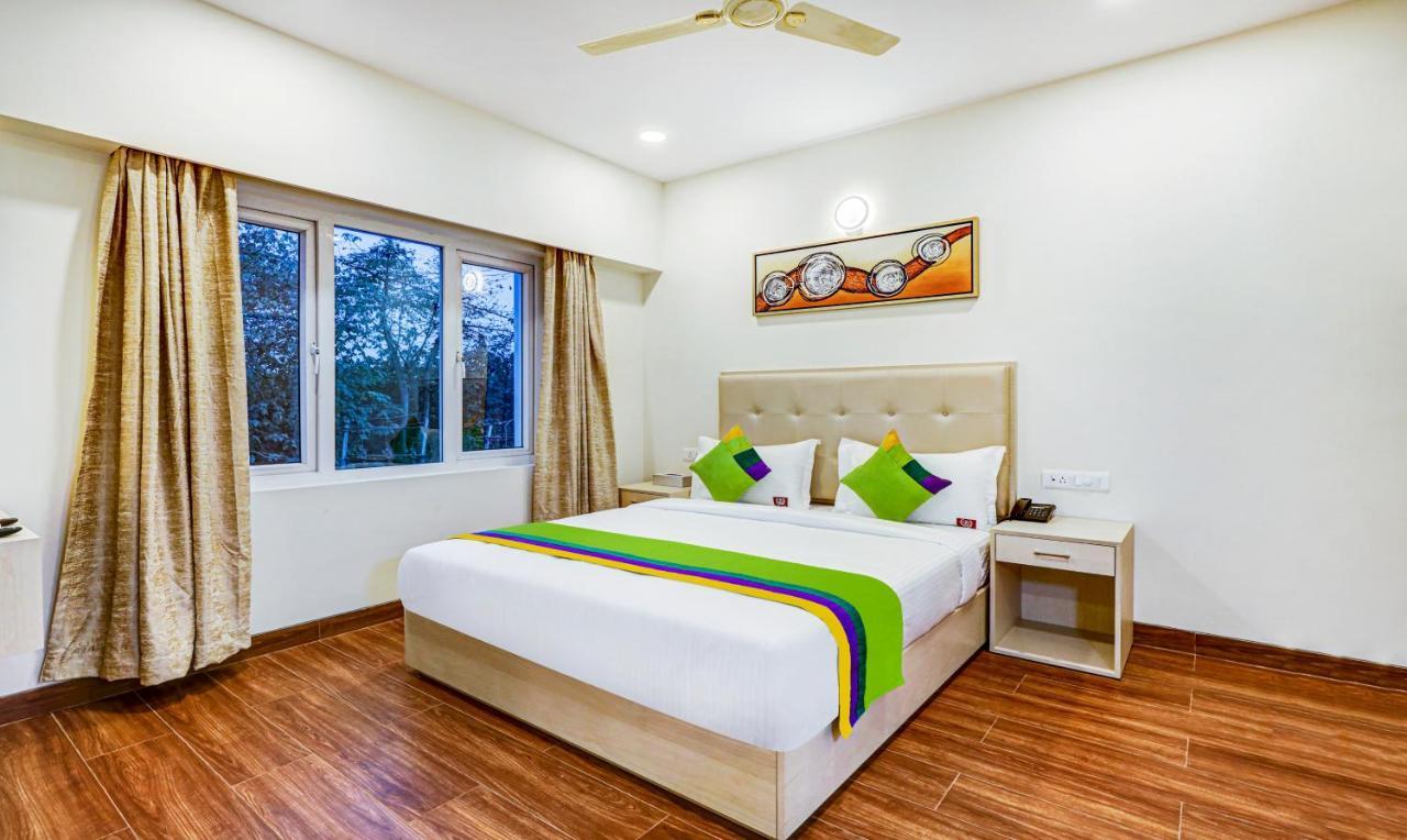 Treebo Galaxy Suites Mathikere Бангалор Екстериор снимка