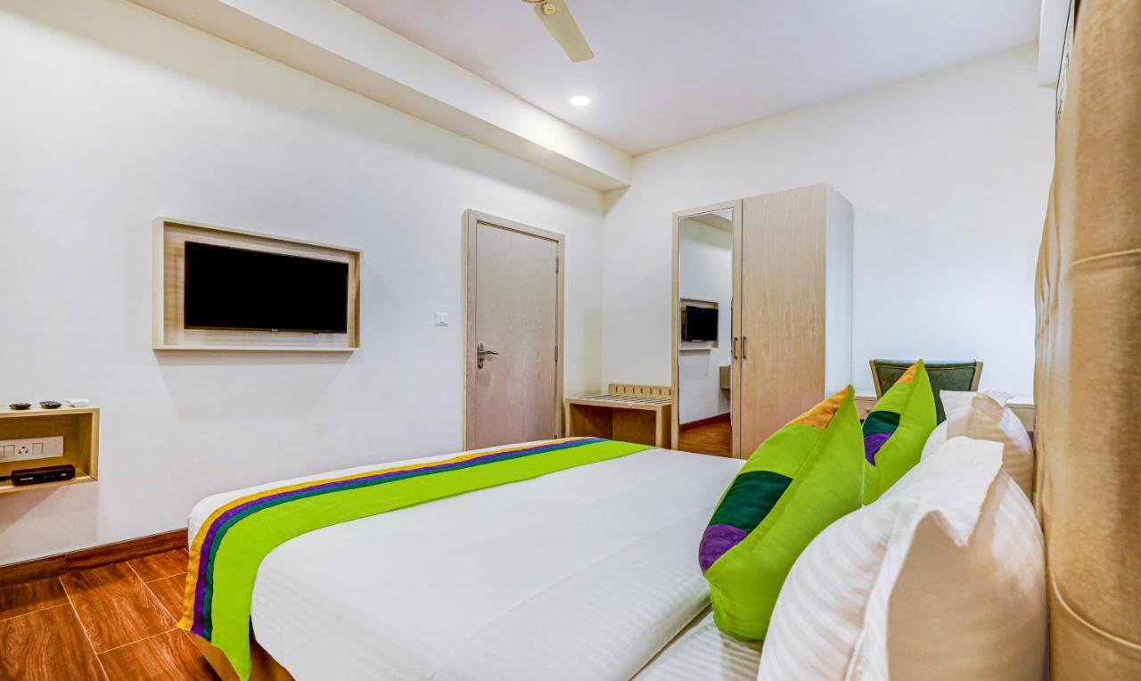 Treebo Galaxy Suites Mathikere Бангалор Екстериор снимка