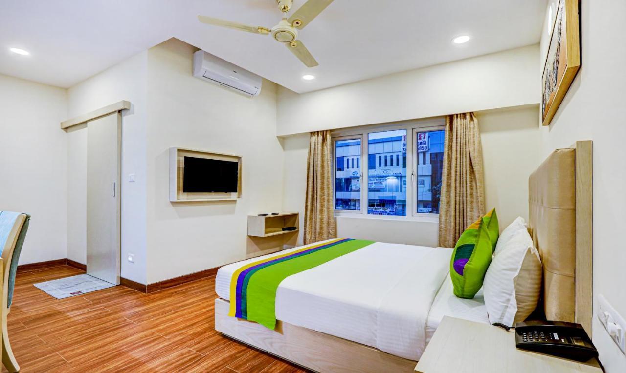 Treebo Galaxy Suites Mathikere Бангалор Екстериор снимка