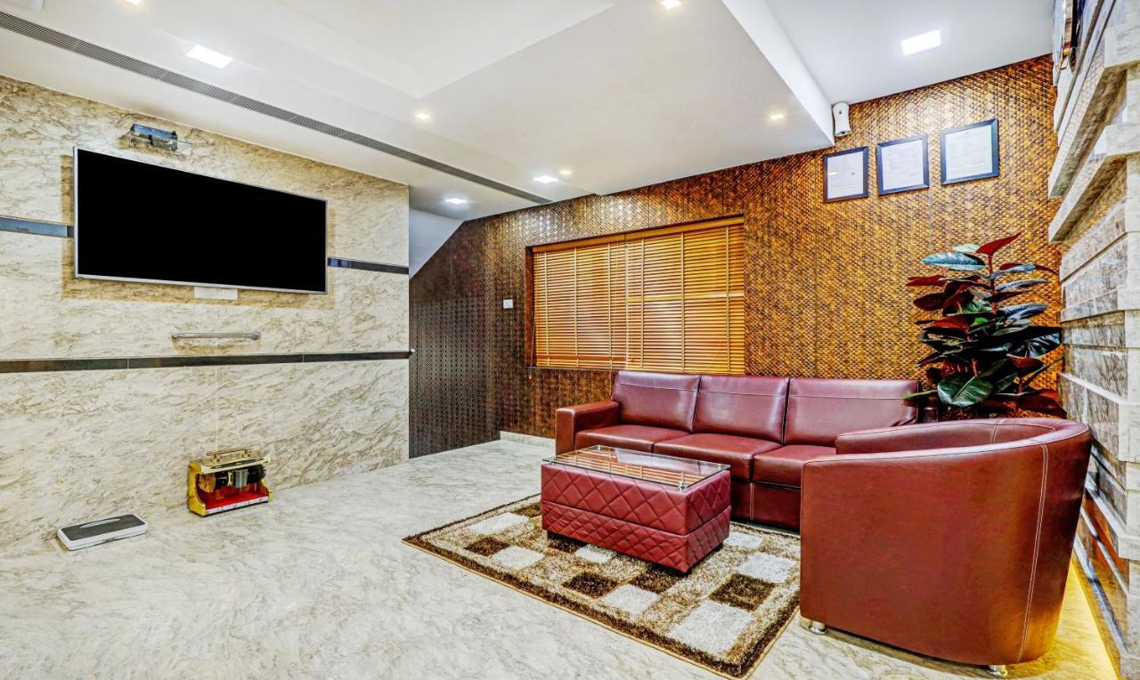 Treebo Galaxy Suites Mathikere Бангалор Екстериор снимка